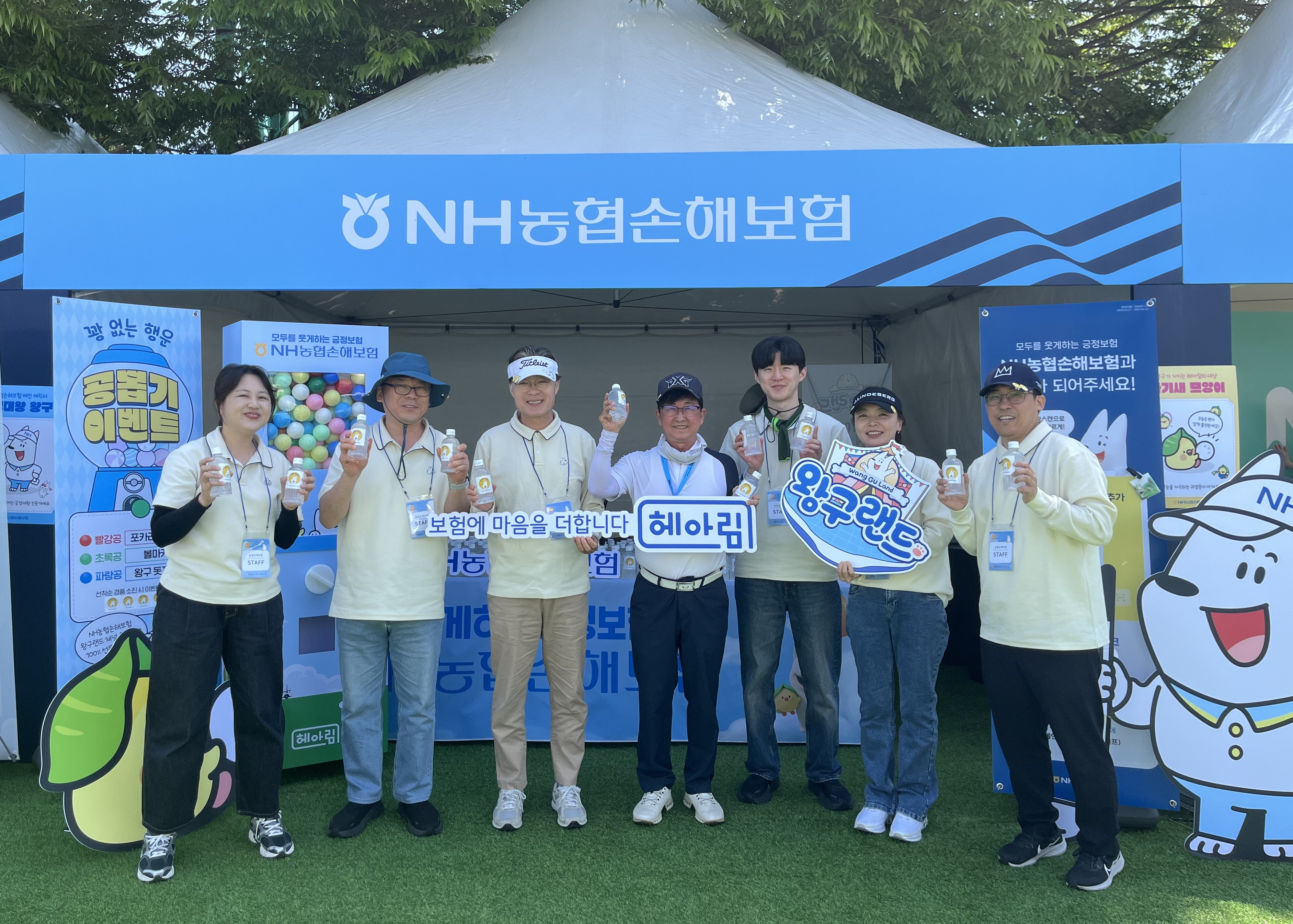 [사진설명] NH농협손해보험(대표이사 송춘수)은 지난 8일부터 10일까지 경기도 용인시 수원 컨트리클럽에서 열린 &lsquo;2026 NH투자증권 레이디스 챔피언십&rsquo;에서 브랜드 홍보부스를 운영했다고 11일 밝혔다. 송춘수 대표이사(사진 가운데)와 임직원들이 기념사진 촬영을 하고 있다.